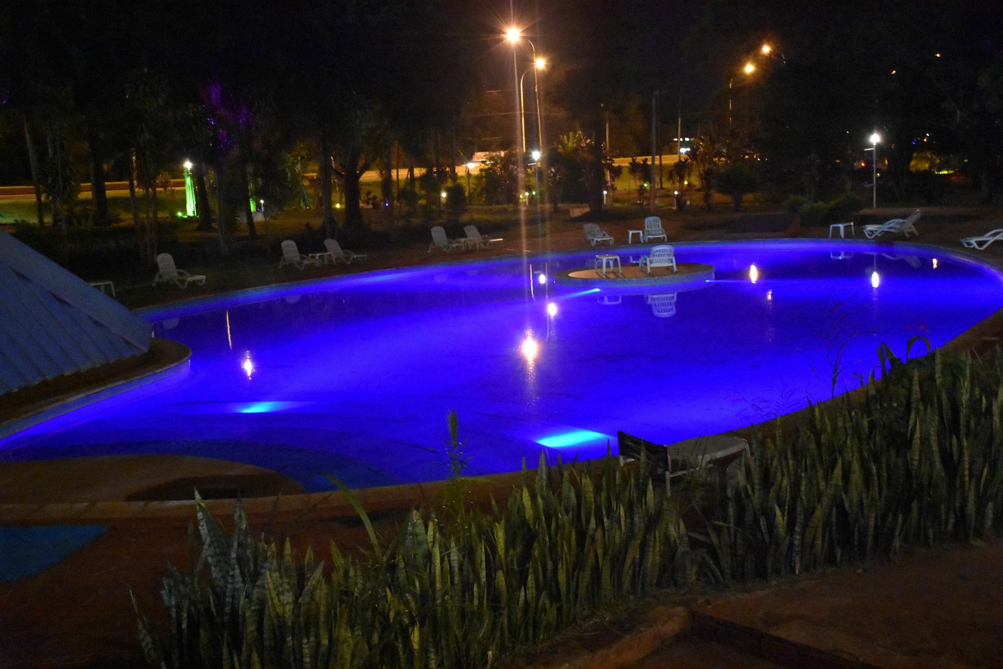 Tangoinn Club Iguazu Party Luxury Hostel Puerto Iguazú Exteriör bild