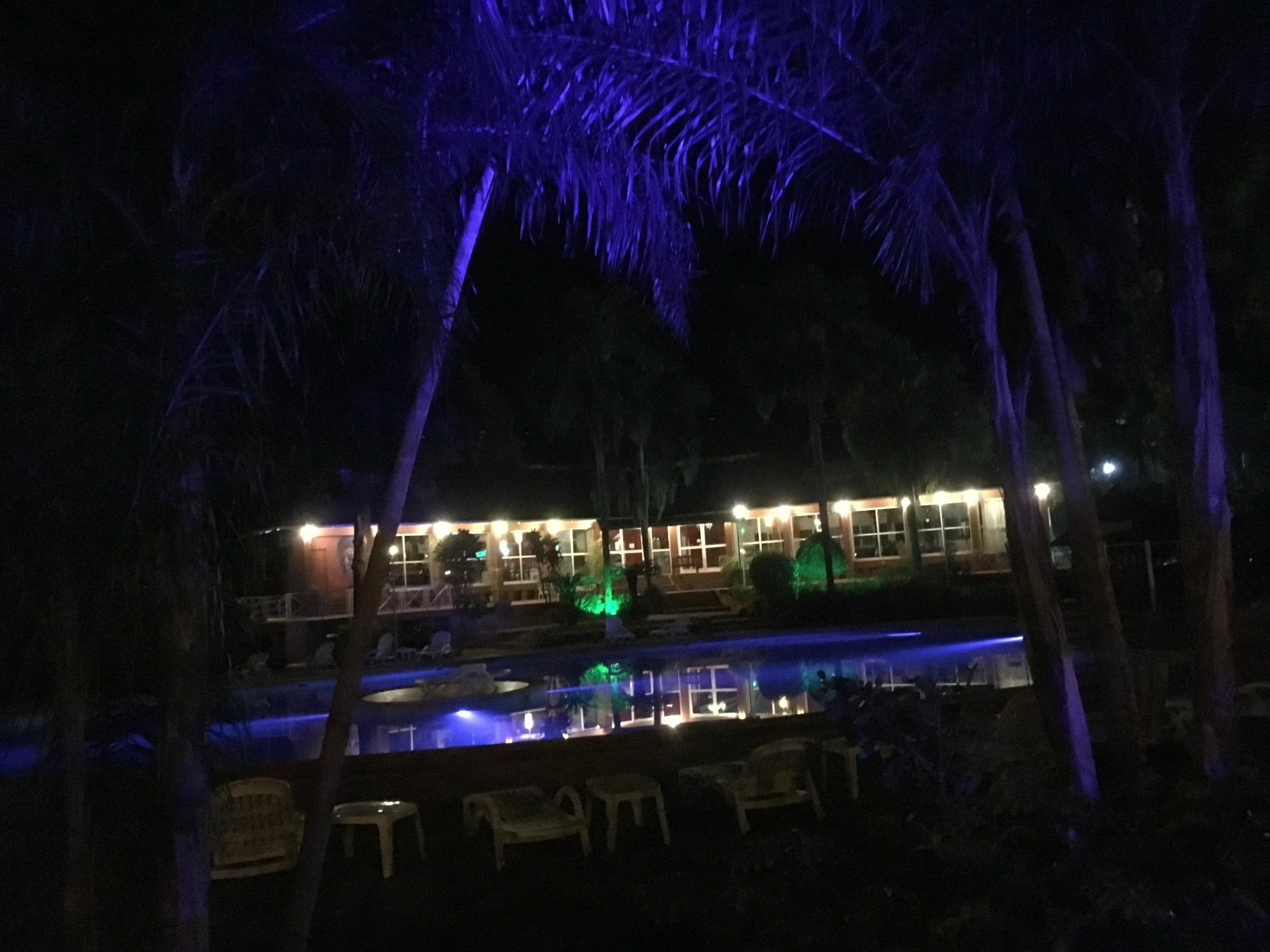 Tangoinn Club Iguazu Party Luxury Hostel Puerto Iguazú Exteriör bild