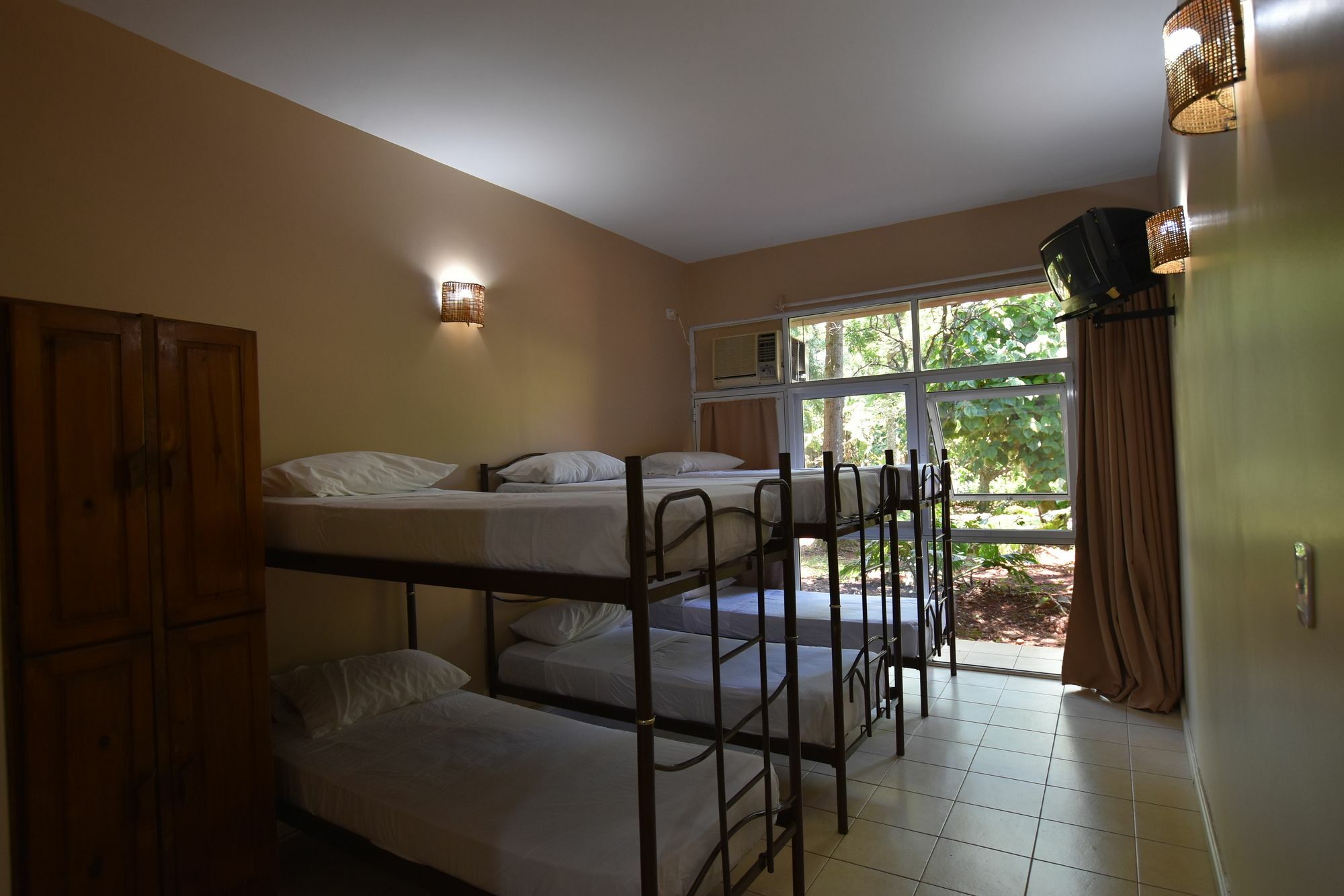 Tangoinn Club Iguazu Party Luxury Hostel Puerto Iguazú Exteriör bild