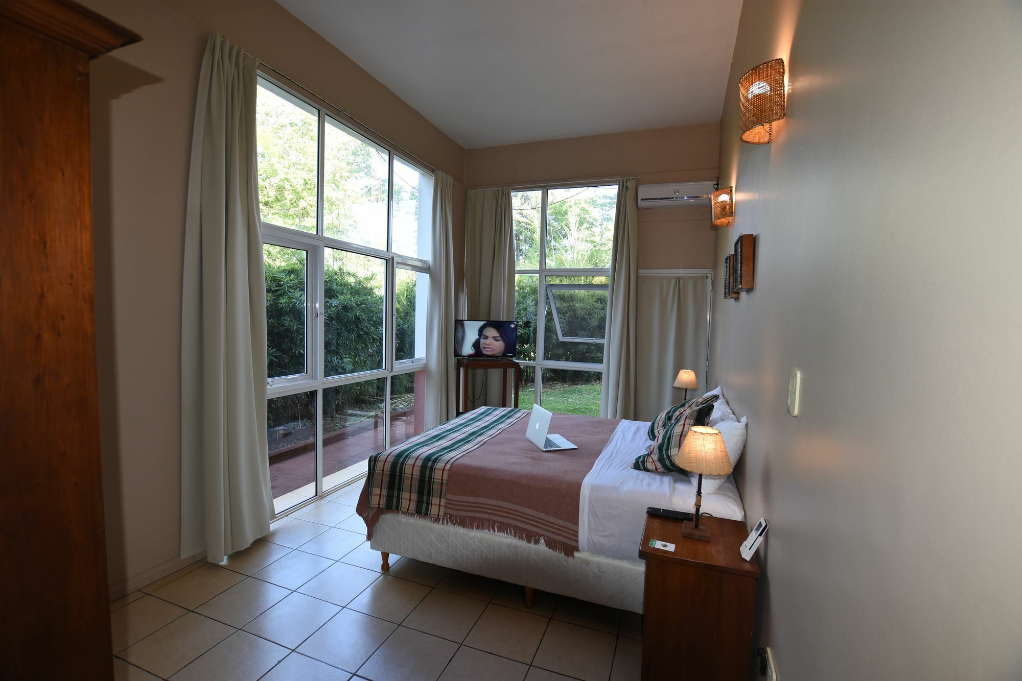 Tangoinn Club Iguazu Party Luxury Hostel Puerto Iguazú Exteriör bild