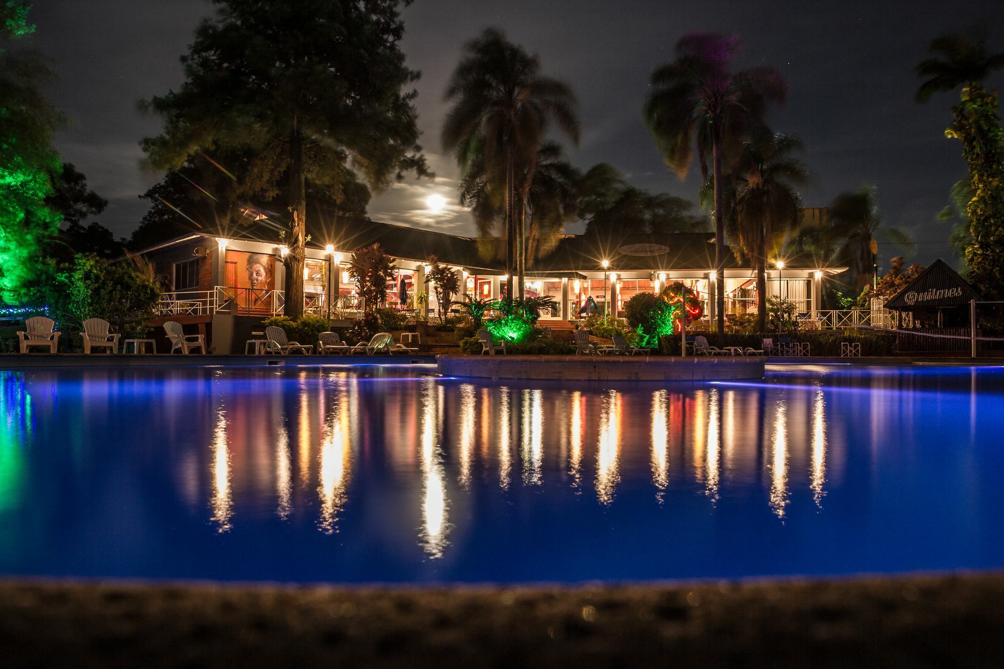 Tangoinn Club Iguazu Party Luxury Hostel Puerto Iguazú Exteriör bild